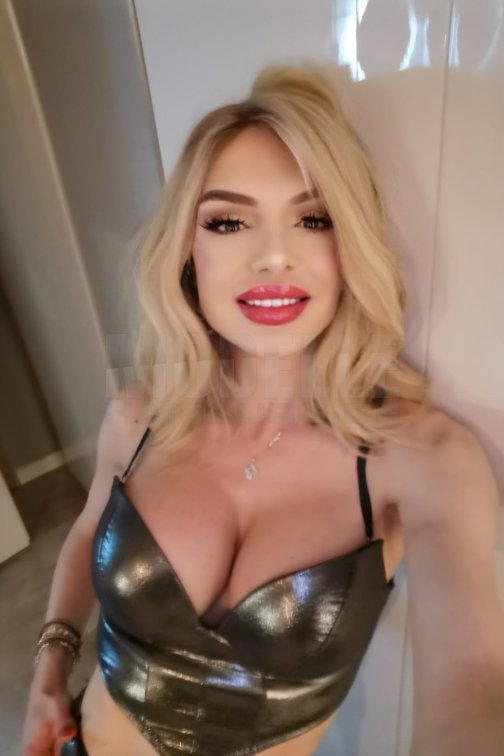 TS CHRISTINA, 35, 180cm, 65kg, 90 DD