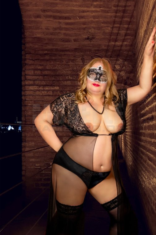 Kiki  -  1 mal, 44, 163cm, 80kg, 85 D