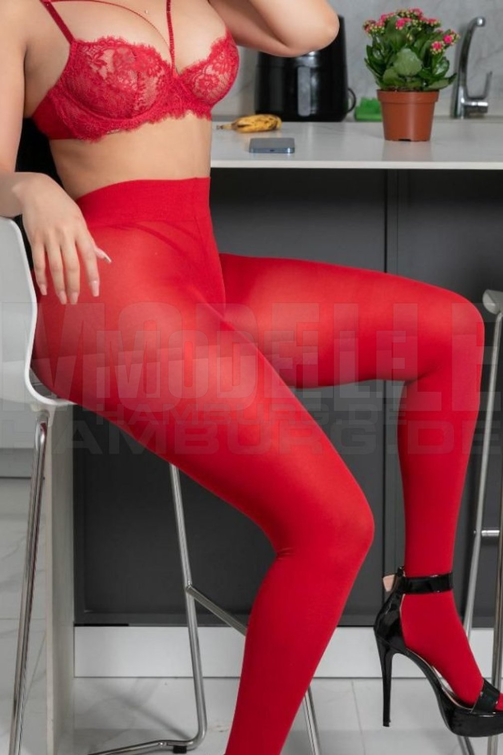 Samantha, 25, 165cm, 64kg, 70 C