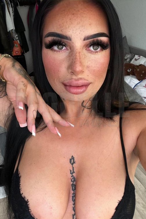 Cherry, 23, 162cm, 60kg, 85 D