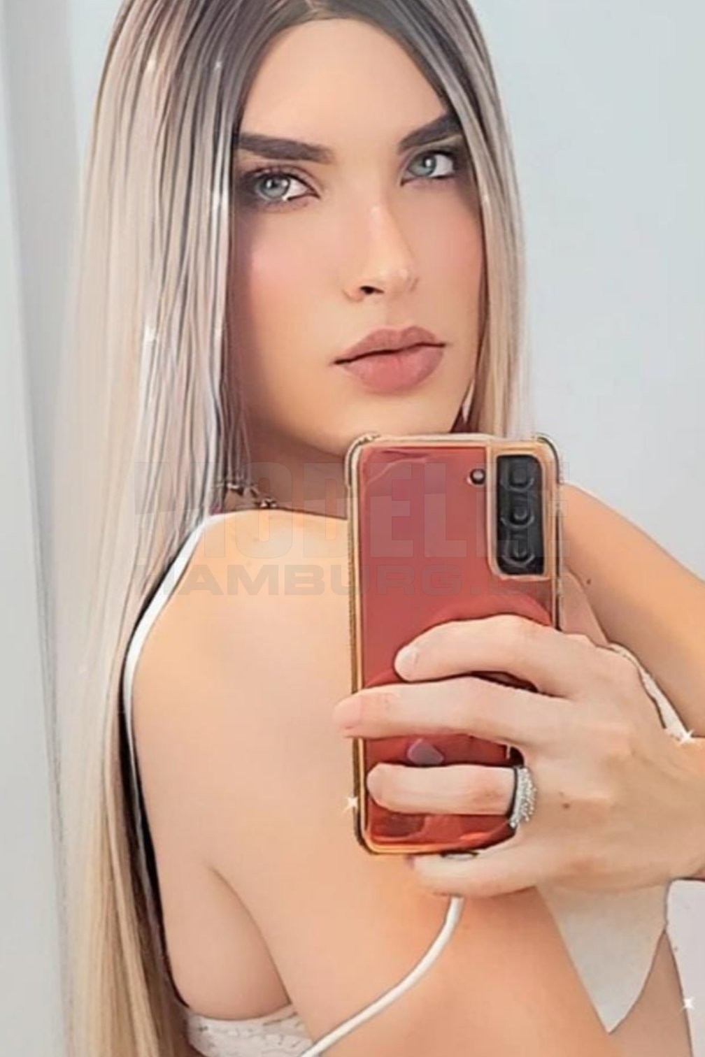 TS Antonella Plata, 25, 179cm, 70kg, 85 A