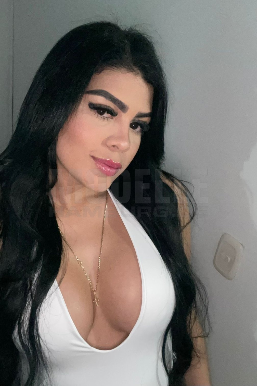 Samantha, 25, 173cm, 70kg, 75 C