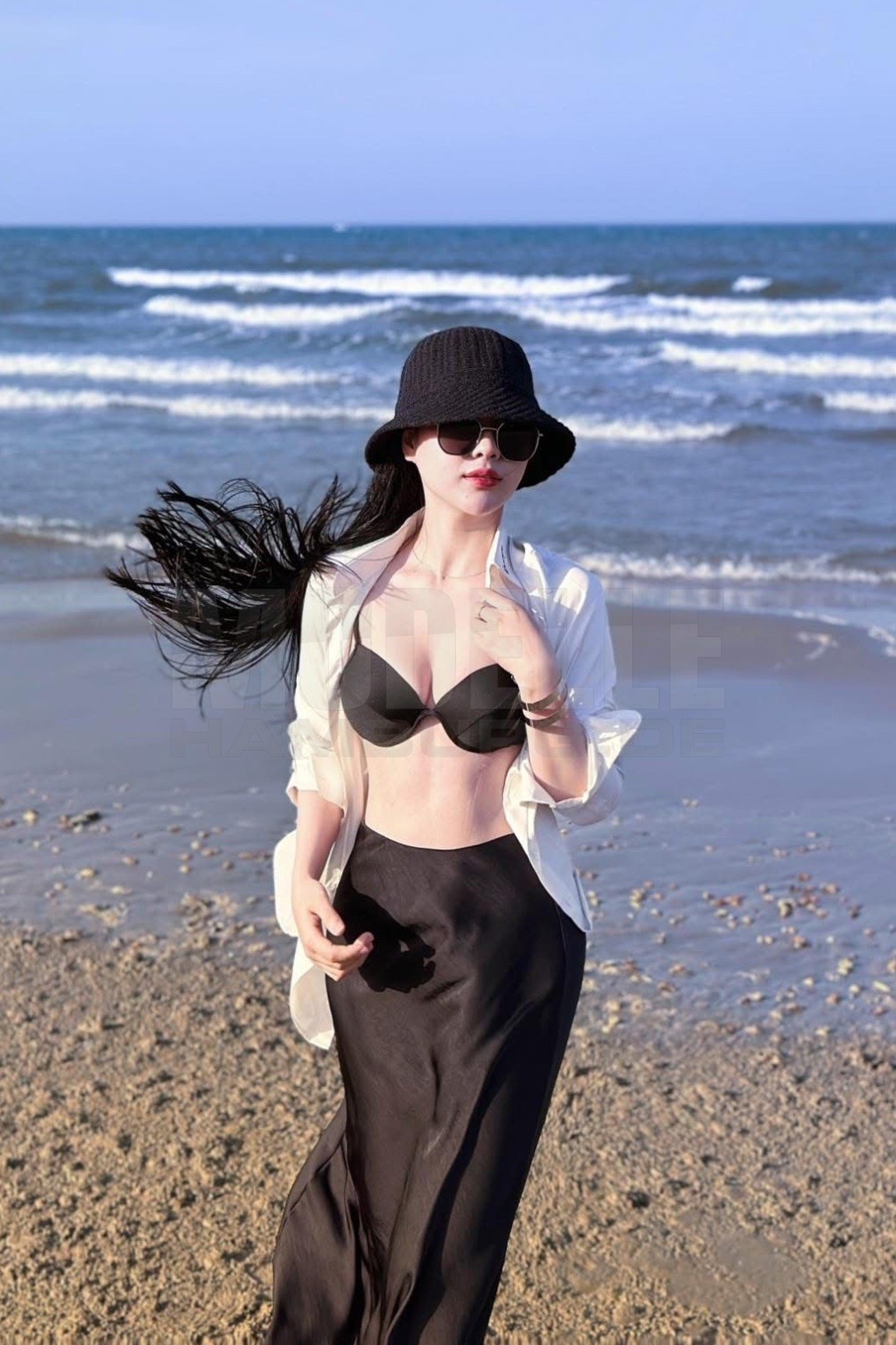 May, 26, 160cm, 45kg, 70 B