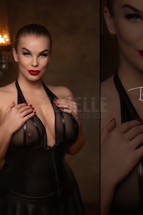 BRENDA, 33, 180cm, 90kg, 75 D