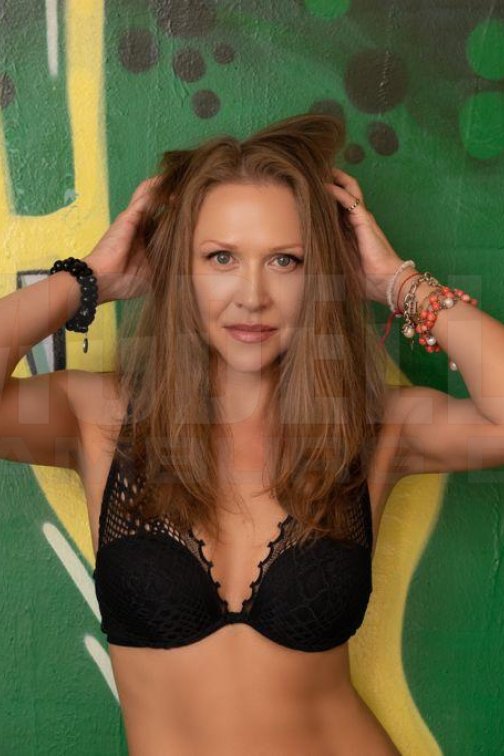 Gabriela, 30, 169cm, 53kg, 75 B